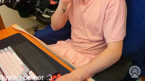 Snapshot of edwarh_01 chatting on February 7, 10:13 pm Alex online show from February 7, 10:13 pm