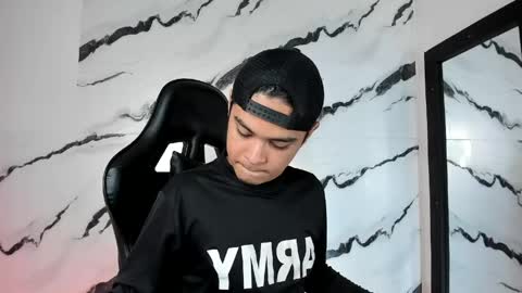 Snapshot of edy_play1 chatting on April 28, 3:33 am edy online show from April 28, 3:33 am