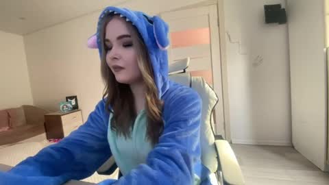 Lili online show from May 10, 6:18 am