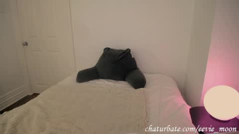 Snapshot of eevie_moon chatting on May 22, 5:47 am eevie online show from May 22, 5:47 am