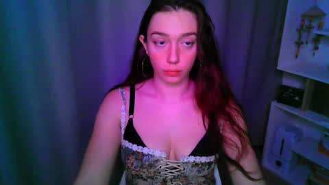 Snapshot of effie_balconii chatting on November 27, 4:20 pm effie_balconii online show from November 27, 4:20 pm