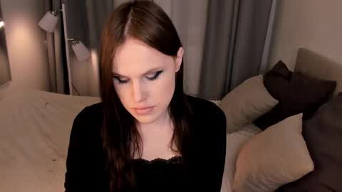 Effie Mur online show from March 11, 9:32 pm