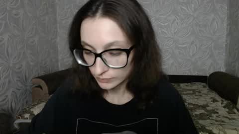 Snapshot of effy_gray chatting on November 26, 9:21 am Anna online show from November 26, 9:21 am