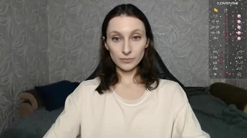 Snapshot of effy_gray chatting on March 4, 1:00 am Anna online show from March 4, 1:00 am