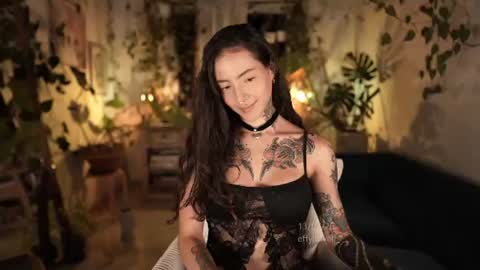Snapshot of effylowell_ chatting on July 14, 2:05 am Effy online show from July 14, 2:05 am