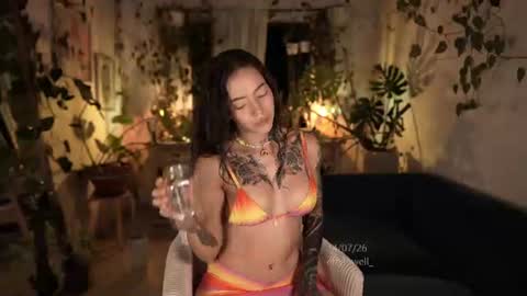 Snapshot of effylowell_ chatting on July 15, 12:27 am Effy online show from July 15, 12:27 am