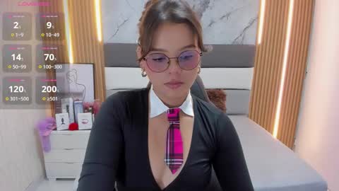  E F F Y  online show from November 7, 7:14 pm