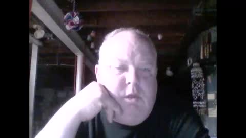Snapshot of efriff chatting on April 23, 10:03 am efriff online show from April 23, 10:03 am