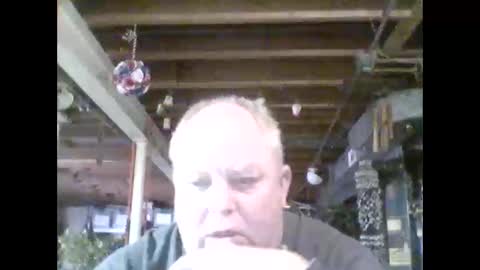 Snapshot of efriff chatting on May 3, 1:28 pm efriff online show from May 3, 1:28 pm