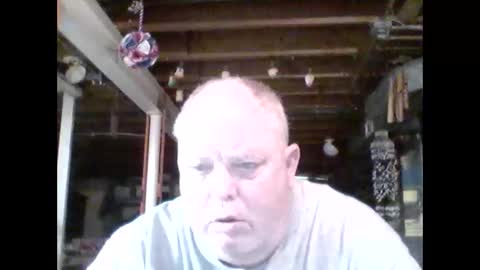 Snapshot of efriff chatting on May 18, 10:54 am efriff online show from May 18, 10:54 am