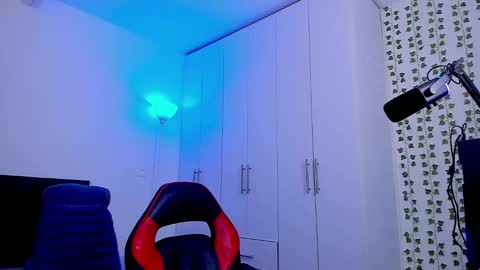 eiden_allenx1 online show from February 8, 6:43 am