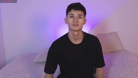 Snapshot of eiden_blake chatting on December 20, 3:46 am Eiden Blake online show from December 20, 3:46 am