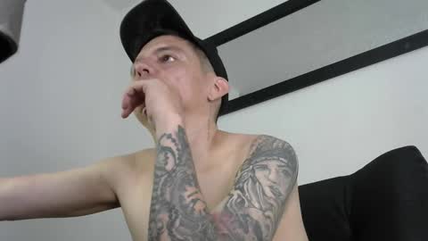 Snapshot of eider122 chatting on March 3, 1:23 am EIder online show from March 3, 1:23 am