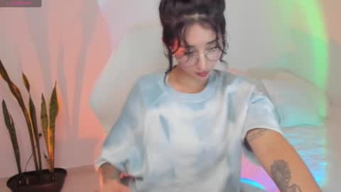   EileenFord    online show from February 11, 11:22 pm