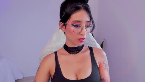   EileenFord    online show from February 26, 10:20 pm