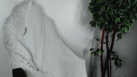 Snapshot of eileenmoores chatting on October 4, 8:12 am eileenmoores online show from October 4, 8:12 am