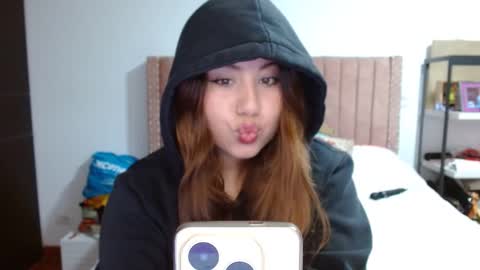 EIMY   MODEL INDEPENDENT online show from March 6, 4:49 pm