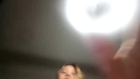 EIMY   MODEL INDEPENDENT online show from September 17, 10:55 pm