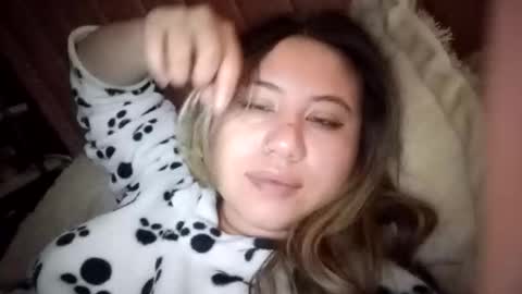 EIMY   MODEL INDEPENDENT online show from November 29, 11:35 am