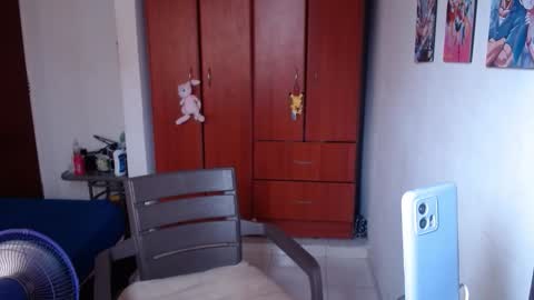 eimy_saenzz online show from January 31, 7:11 pm