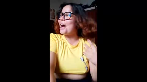 eimy_saenzz online show from April 11, 5:17 pm