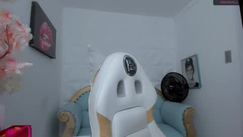 eimy online show from October 31, 11:22 am