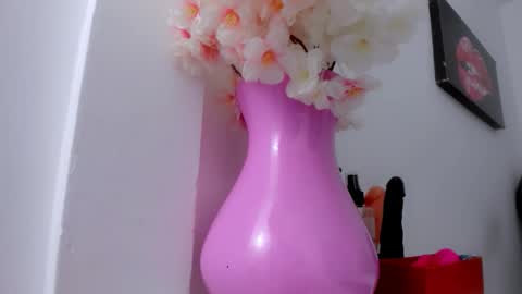 eimy online show from January 18, 1:04 pm