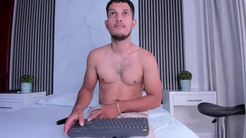 YG COUPLE online show from January 8, 8:22 pm