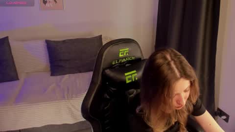 Snapshot of eira_kilian chatting on November 19, 10:15 am eira_kilian online show from November 19, 10:15 am