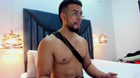 Snapshot of eithanconnorr chatting on March 11, 3:23 pm Eithan Connor online show from March 11, 3:23 pm