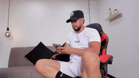 Snapshot of eithanconnorr chatting on September 20, 6:53 pm Eithan Connor online show from September 20, 6:53 pm