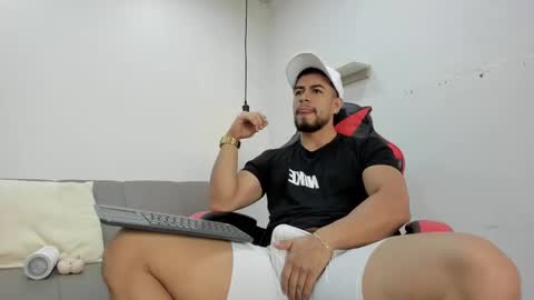 Snapshot of eithanconnorr chatting on October 27, 4:22 pm Eithan Connor online show from October 27, 4:22 pm