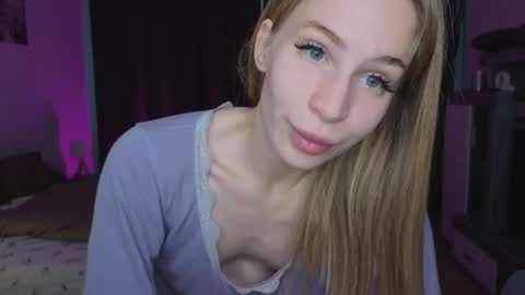 Snapshot of el1s_evans chatting on April 19, 10:58 am please read my bio there is information about private shows and about my personality online show from April 19, 10:58 am