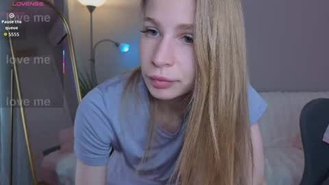 Snapshot of el1s_evans chatting on May 12, 10:01 am please read my bio there is information about private shows and about my personality online show from May 12, 10:01 am