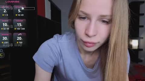 Snapshot of el1s_evans chatting on May 22, 9:04 am please read my bio there is information about private shows and about my personality online show from May 22, 9:04 am