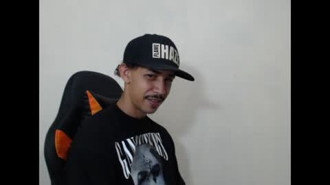 Snapshot of el_menor chatting on July 18, 5:00 am Instagram BelowAbajo online show from July 18, 5:00 am