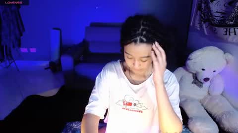 Snapshot of ela_0 chatting on December 15, 7:35 am Ela Help me reach 100 thumbs up online show from December 15, 7:35 am