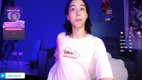 Snapshot of ela_0 chatting on December 15, 10:39 am Ela Help me reach 100 thumbs up online show from December 15, 10:39 am