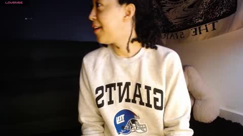 Snapshot of ela_0 chatting on December 16, 3:51 am Ela Help me reach 100 thumbs up online show from December 16, 3:51 am