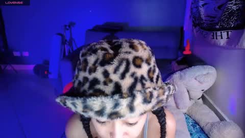 Snapshot of ela_0 chatting on January 3, 2:43 am Ela Help me reach 100 thumbs up online show from January 3, 2:43 am