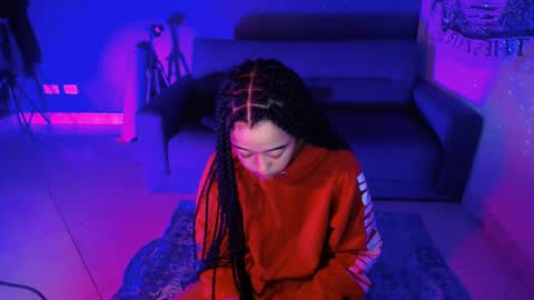 Snapshot of ela_0 chatting on January 12, 9:19 am Ela Help me reach 100 thumbs up online show from January 12, 9:19 am