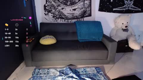 Snapshot of ela_0 chatting on January 21, 8:43 pm Ela Help me reach 100 thumbs up online show from January 21, 8:43 pm