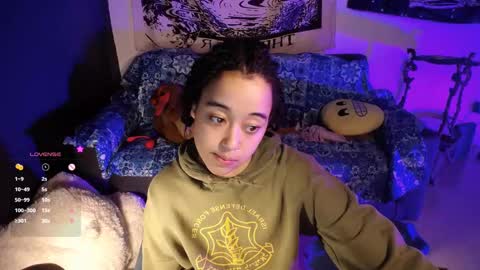 Snapshot of ela_0 chatting on February 5, 6:24 am Ela Help me reach 100 thumbs up online show from February 5, 6:24 am