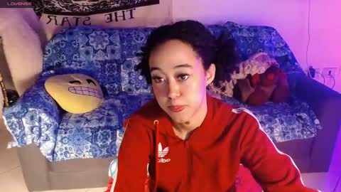 Snapshot of ela_0 chatting on February 14, 12:30 am Ela Help me reach 100 thumbs up online show from February 14, 12:30 am