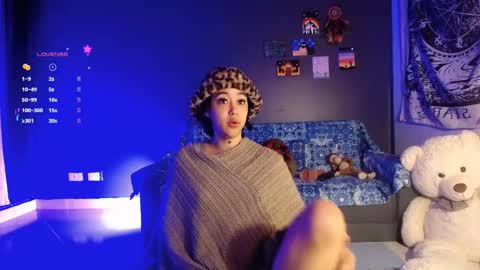 Snapshot of ela_0 chatting on February 22, 9:12 am Ela Help me reach 100 thumbs up online show from February 22, 9:12 am