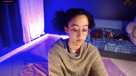 Snapshot of ela_0 chatting on March 2, 1:15 am Ela Help me reach 100 thumbs up online show from March 2, 1:15 am