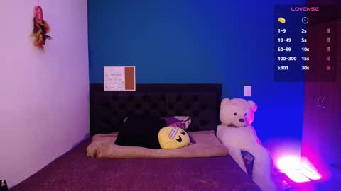 Snapshot of ela_0 chatting on September 30, 11:54 pm Ela Help me reach 100 thumbs up online show from September 30, 11:54 pm