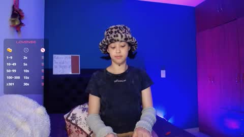 Snapshot of ela_0 chatting on October 7, 6:43 am Ela Help me reach 100 thumbs up online show from October 7, 6:43 am