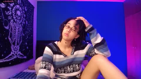 Snapshot of ela_0 chatting on October 18, 9:43 am Ela Help me reach 100 thumbs up online show from October 18, 9:43 am