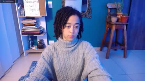 Snapshot of ela_0 chatting on October 27, 5:00 am Ela Help me reach 100 thumbs up online show from October 27, 5:00 am